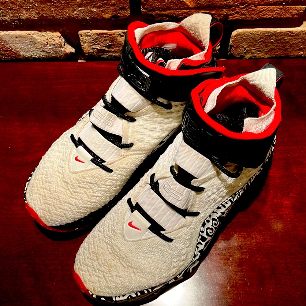 Nike LeBron 17 Graffiti White Sneakers